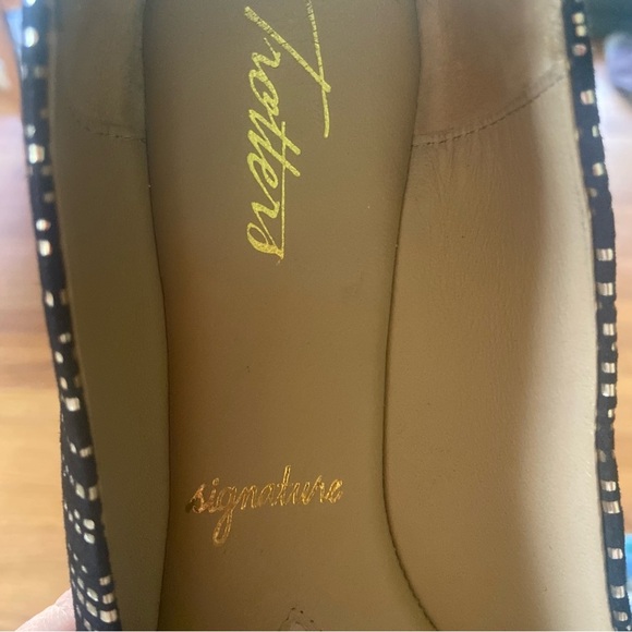 Trotter’s Signature Ballet Flat Black with Gold Accent Size 7.5W. - Picture 5 of 6